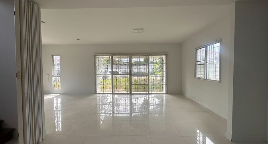 Продажа 3 спальни дом в Mueang Chon Buri, Чонбури