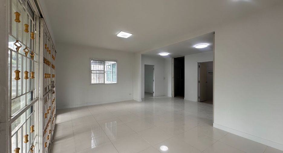Продажа 3 спальни дом в Mueang Chon Buri, Чонбури
