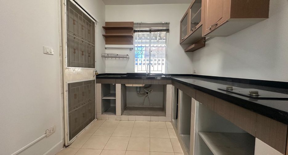 Продажа 3 спальни дом в Mueang Chon Buri, Чонбури
