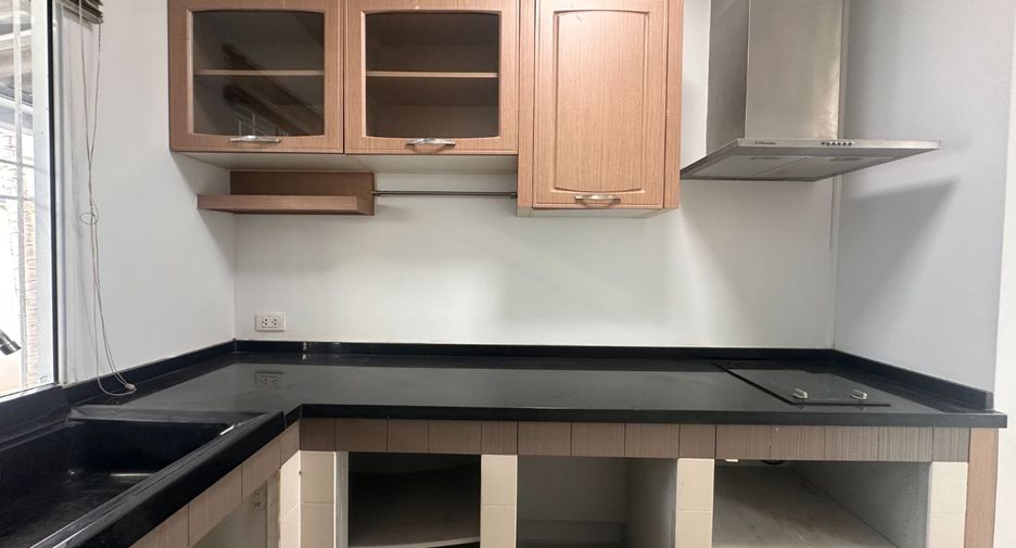 Продажа 3 спальни дом в Mueang Chon Buri, Чонбури