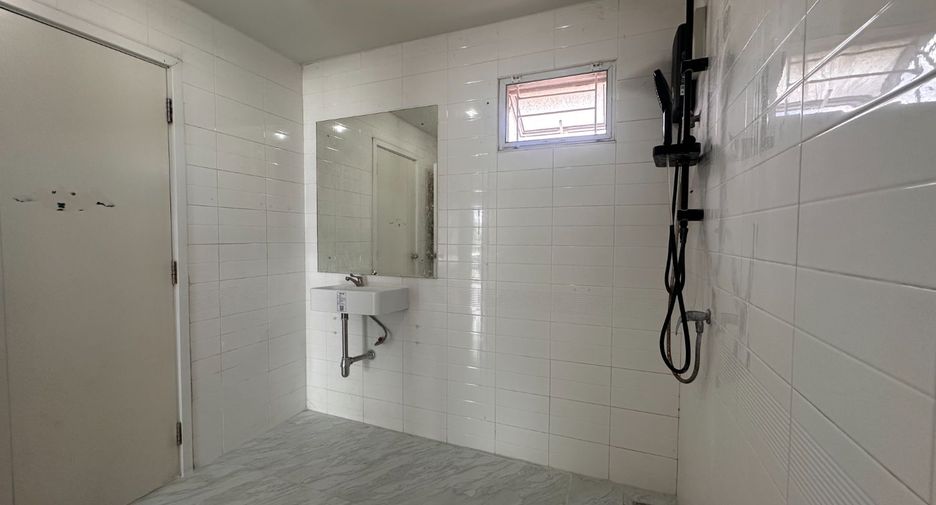 Продажа 3 спальни дом в Mueang Chon Buri, Чонбури