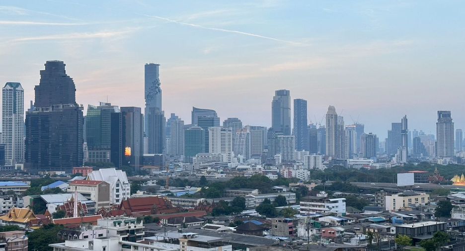 For rent 4 bedrooms condo in Bang Kho Laem, Bangkok