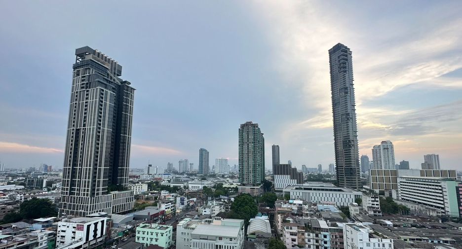 For rent 4 bedrooms condo in Bang Kho Laem, Bangkok
