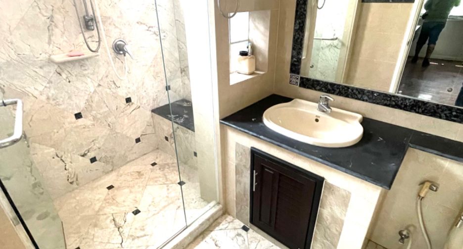 For sale 5 bed house in Pak Kret, Nonthaburi