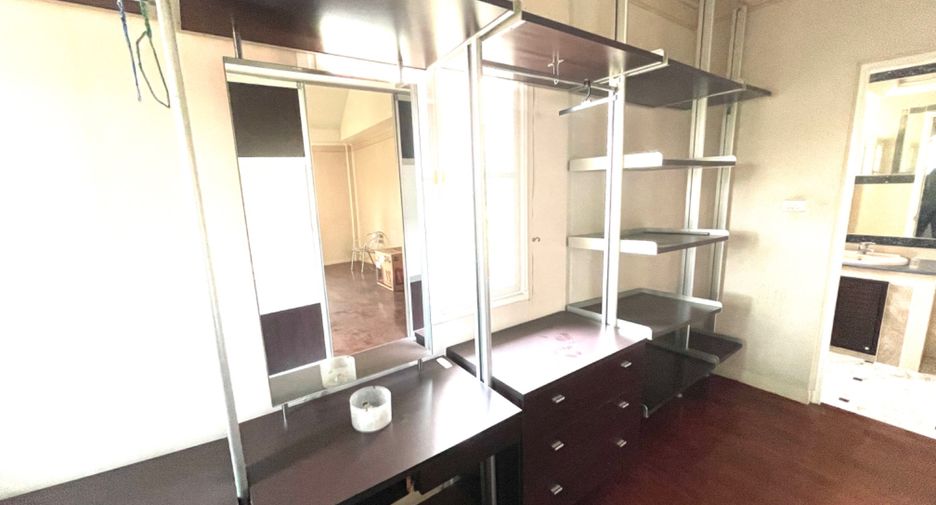 For sale 5 bed house in Pak Kret, Nonthaburi