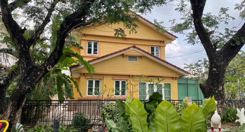 For sale 5 bed house in Pak Kret, Nonthaburi