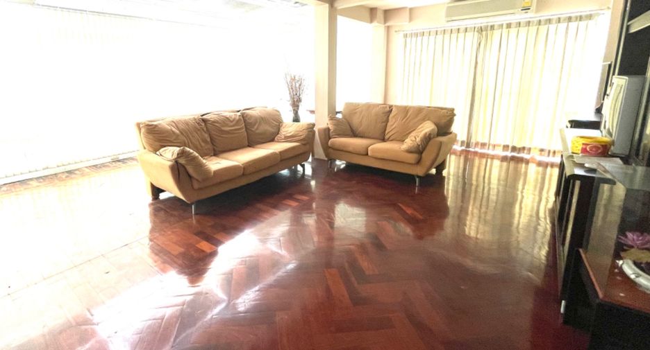For sale 5 bed house in Pak Kret, Nonthaburi