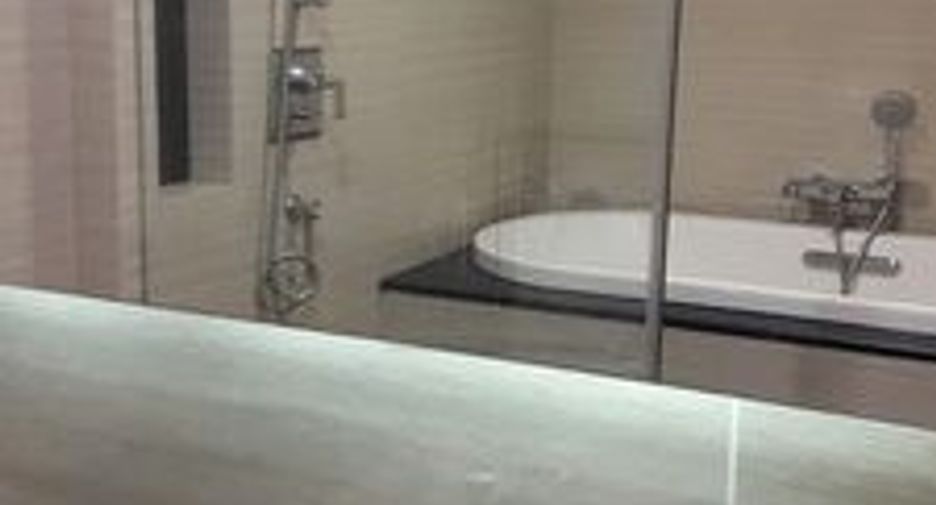 For rent 2 bedrooms condo in Pathum Wan, Bangkok