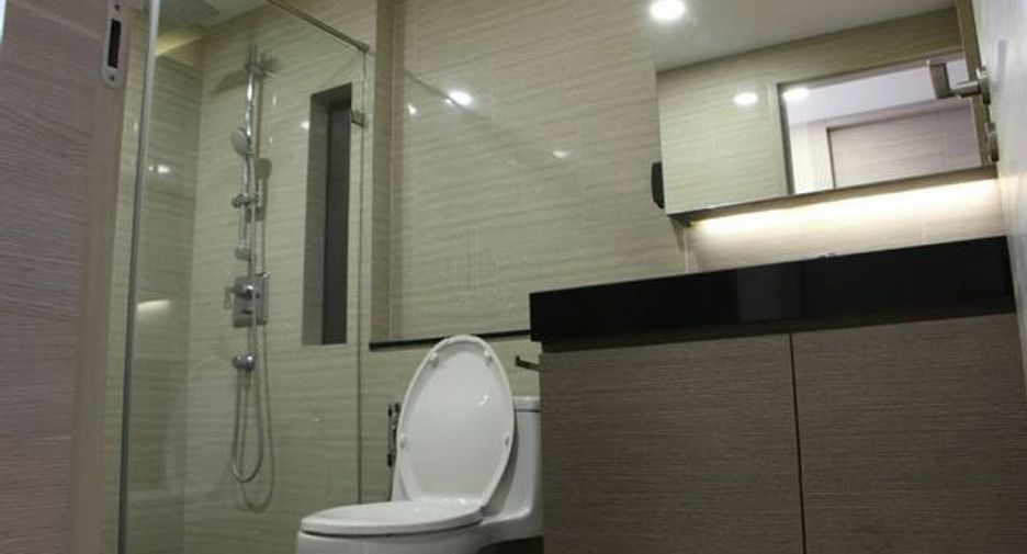 For rent 2 bedrooms condo in Pathum Wan, Bangkok