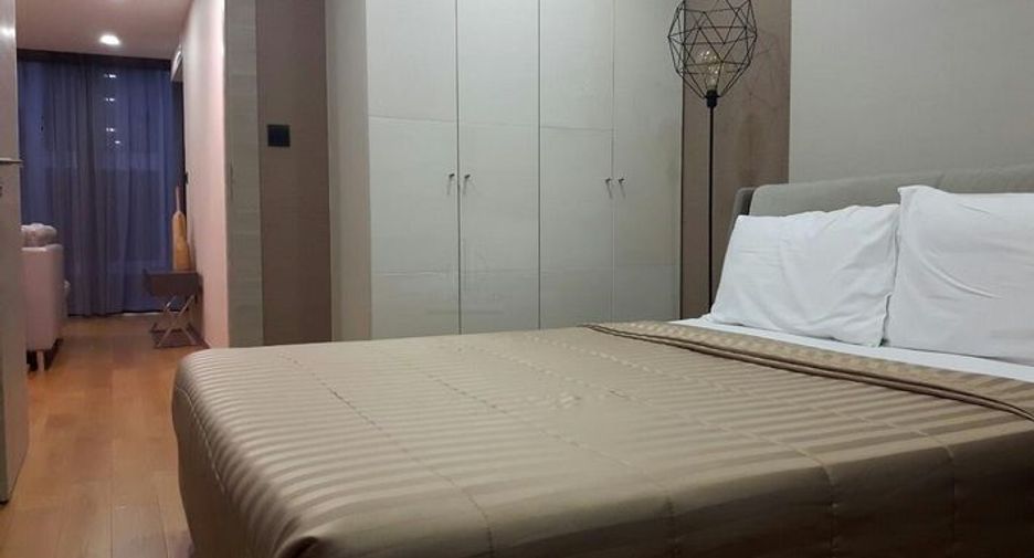 For rent 2 bedrooms condo in Pathum Wan, Bangkok