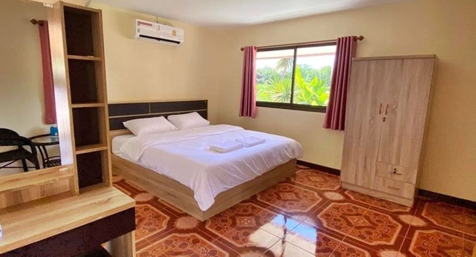 For sale 10 bed hotel in Kaset Sombun, Chaiyaphum