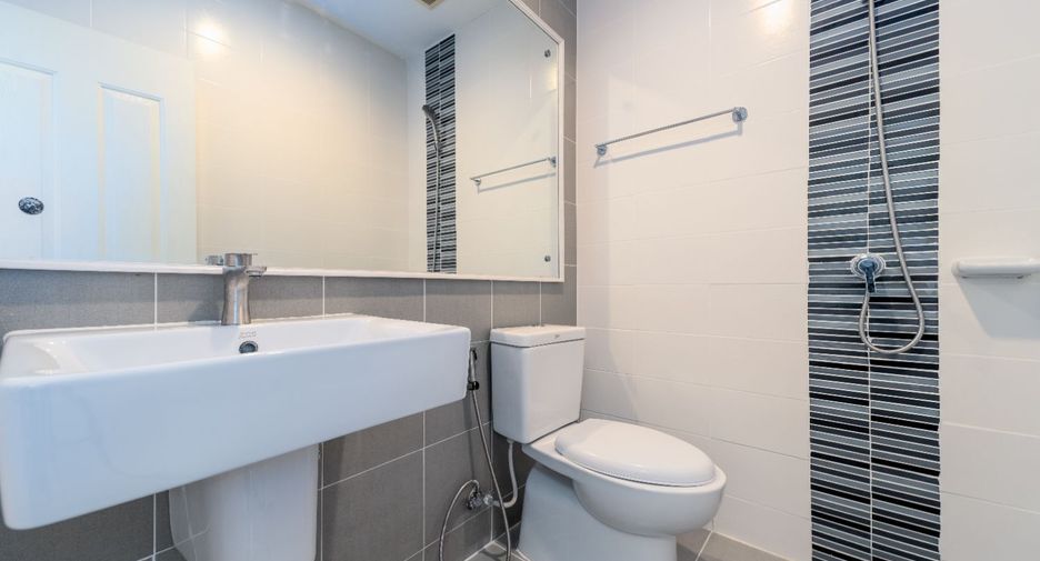 For sale 4 ベッドルーム townhouse in Khan Na Yao, Bangkok