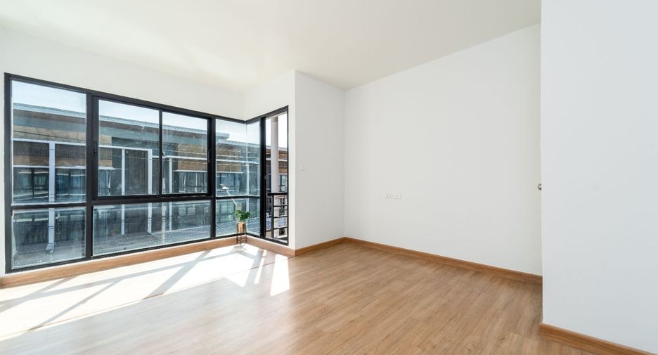 For sale 4 ベッドルーム townhouse in Khan Na Yao, Bangkok