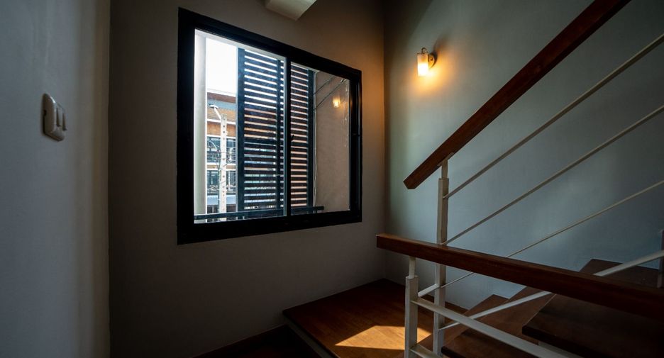 For sale 4 ベッドルーム townhouse in Khan Na Yao, Bangkok