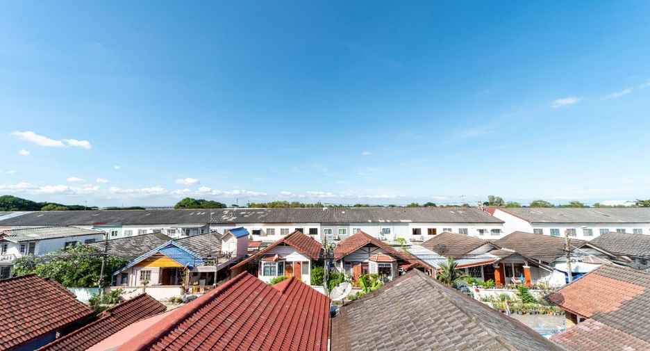 For sale 4 ベッドルーム townhouse in Khan Na Yao, Bangkok