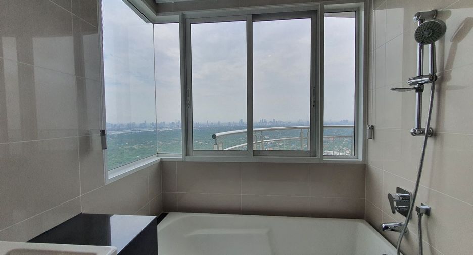 Condo en alquiler y en venta de 4 habitaciones en Yan Nawa, Bangkok