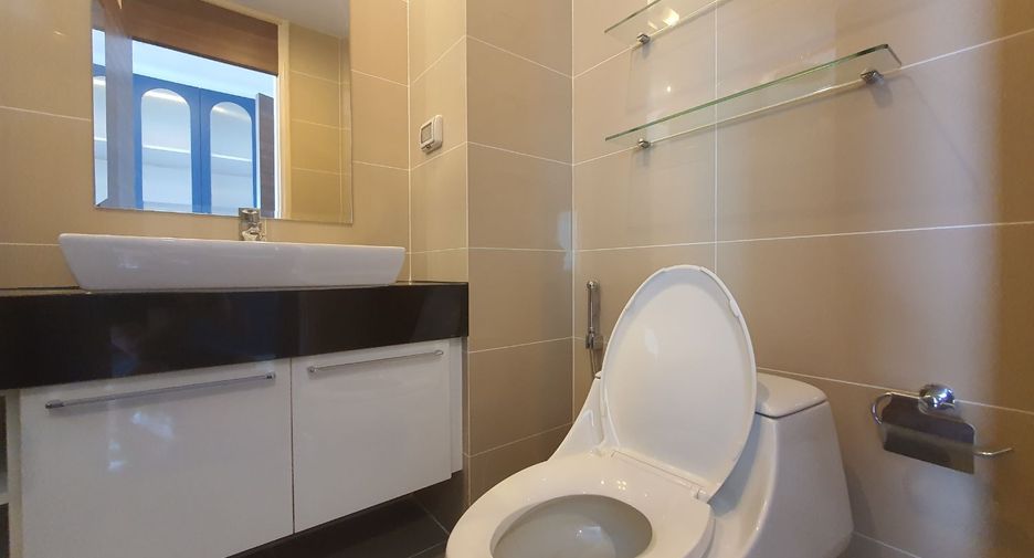 Condo en alquiler y en venta de 4 habitaciones en Yan Nawa, Bangkok