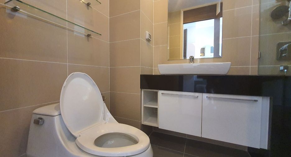 Condo en alquiler y en venta de 4 habitaciones en Yan Nawa, Bangkok