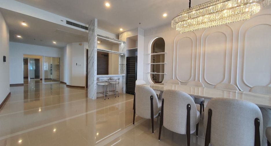 Condo en alquiler y en venta de 4 habitaciones en Yan Nawa, Bangkok