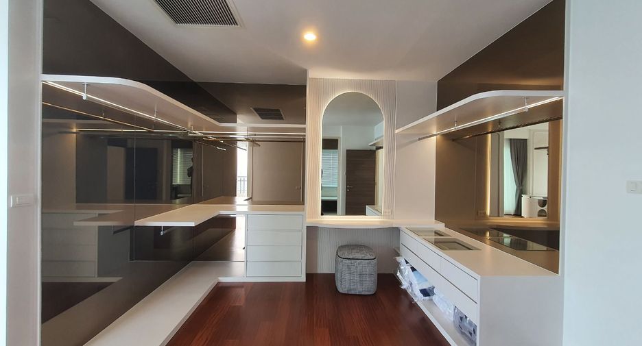 Condo en alquiler y en venta de 4 habitaciones en Yan Nawa, Bangkok