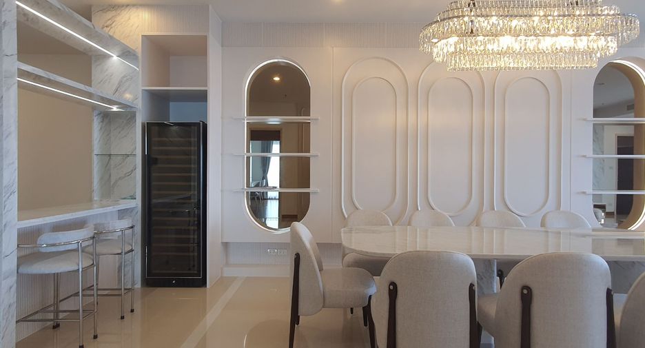 Condo en alquiler y en venta de 4 habitaciones en Yan Nawa, Bangkok