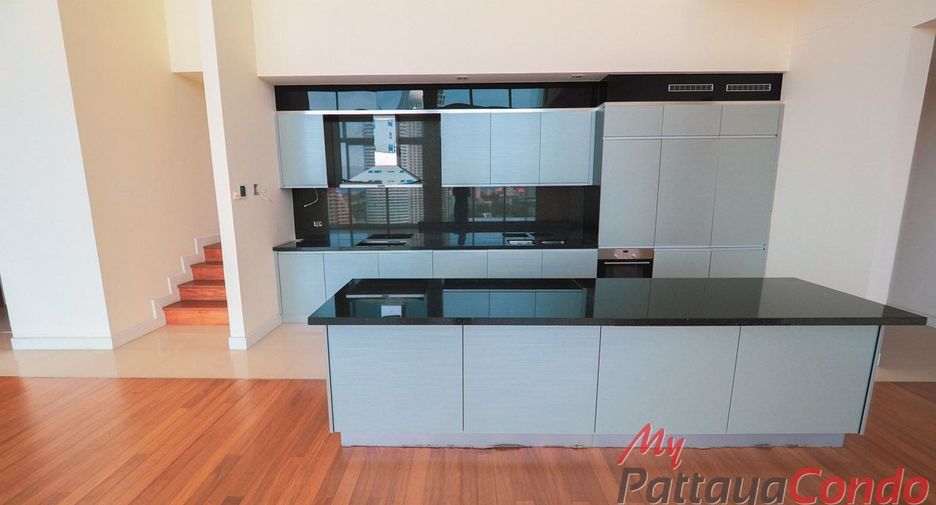 For sale 4 bedrooms condo in Bang Lamung, Chonburi