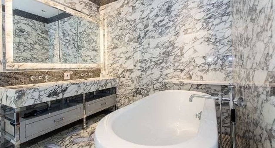 For sale 2 bedrooms condo in Sathon, Bangkok