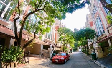 Casa adosada en alquiler de 4 habitaciones en Watthana, Bangkok