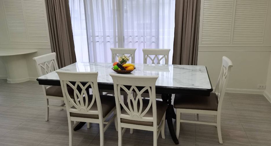 For rent 3 bedrooms condo in Khlong Toei, Bangkok