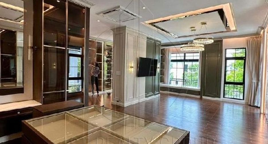 For sale 4 bedrooms house in Thawi Watthana, Bangkok