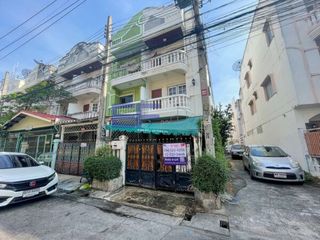 For sale 4 Beds townhouse in Bang Na, Bangkok