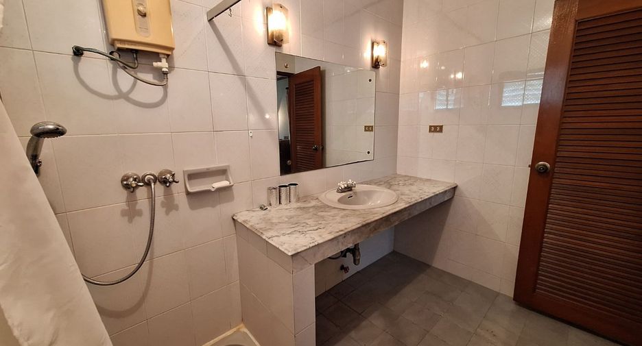 For rent 3 bedrooms house in Mueang Chiang Mai, Chiang Mai