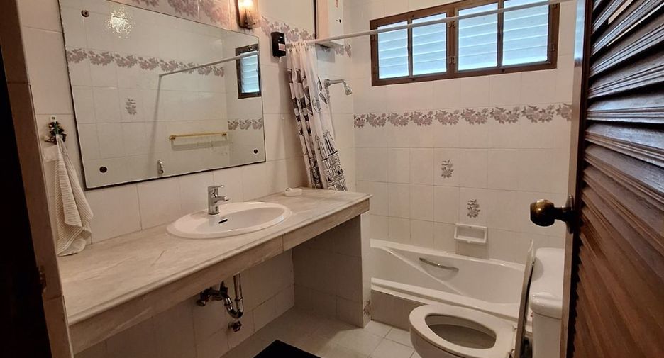 For rent 3 bedrooms house in Mueang Chiang Mai, Chiang Mai