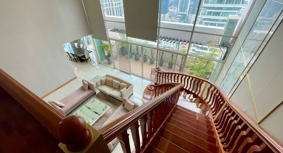 For rent 4 bedrooms apartment in Watthana, Bangkok