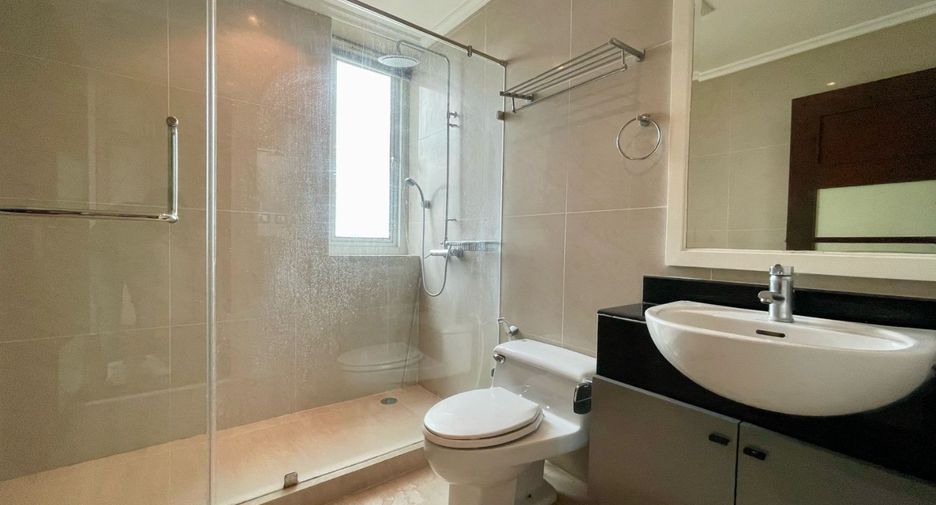 For rent 4 bedrooms apartment in Watthana, Bangkok