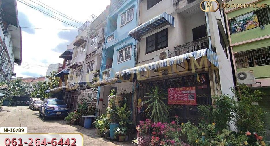 For sale 4 bed retail Space in Phasi Charoen, Bangkok