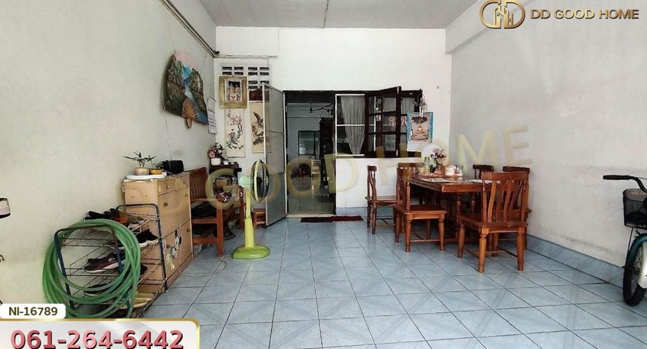 For sale 4 bed retail Space in Phasi Charoen, Bangkok