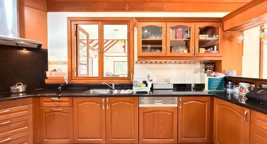 For sale 5 bedrooms house in Ban Thi, Lamphun