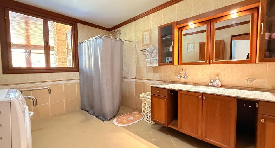 For sale 5 bedrooms house in Ban Thi, Lamphun