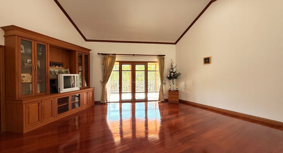 For sale 5 bedrooms house in Ban Thi, Lamphun
