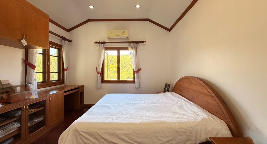 For sale 5 bedrooms house in Ban Thi, Lamphun