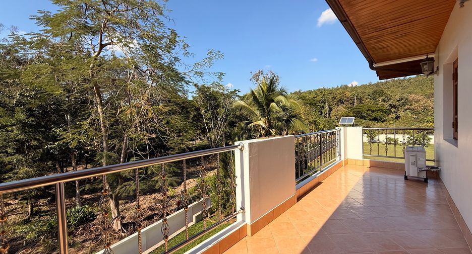 For sale 5 bedrooms house in Ban Thi, Lamphun