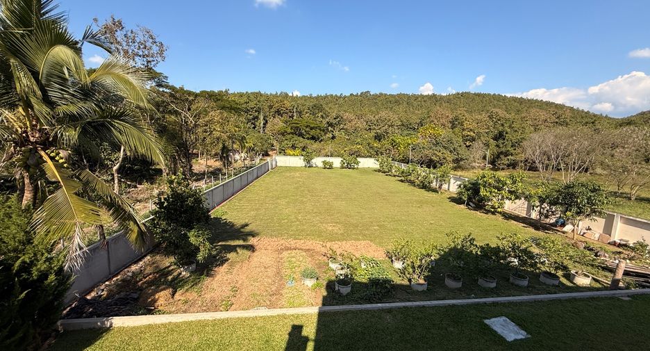 For sale 5 bedrooms house in Ban Thi, Lamphun