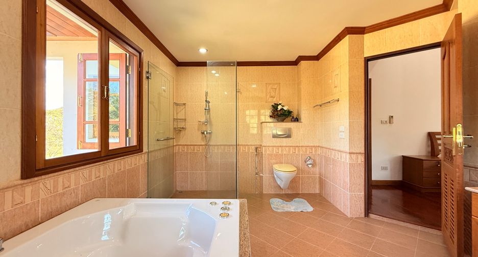 For sale 5 bedrooms house in Ban Thi, Lamphun