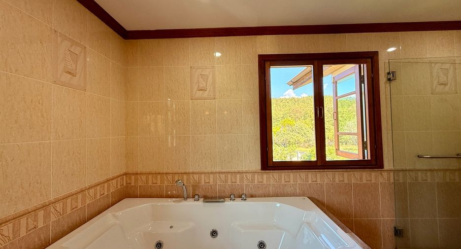 For sale 5 bedrooms house in Ban Thi, Lamphun