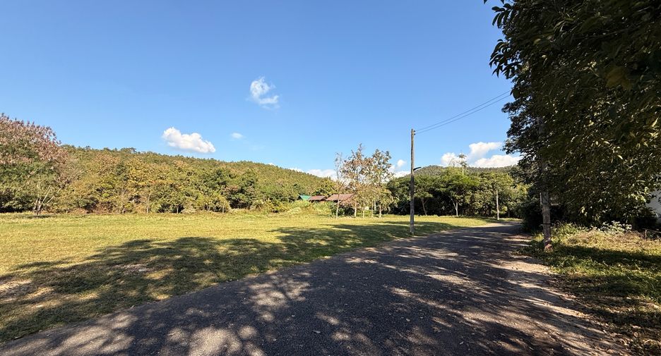 For sale 5 bedrooms house in Ban Thi, Lamphun
