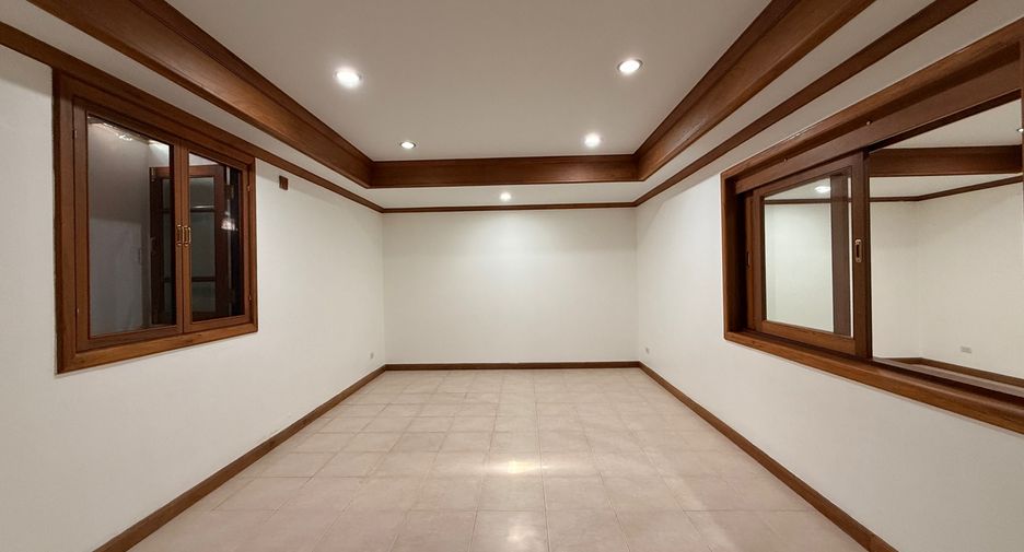 For sale 5 bedrooms house in Ban Thi, Lamphun