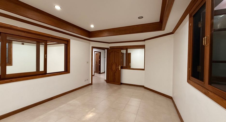 For sale 5 bedrooms house in Ban Thi, Lamphun