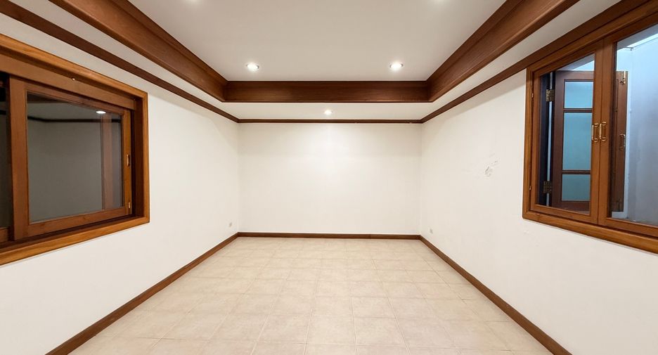 For sale 5 bedrooms house in Ban Thi, Lamphun