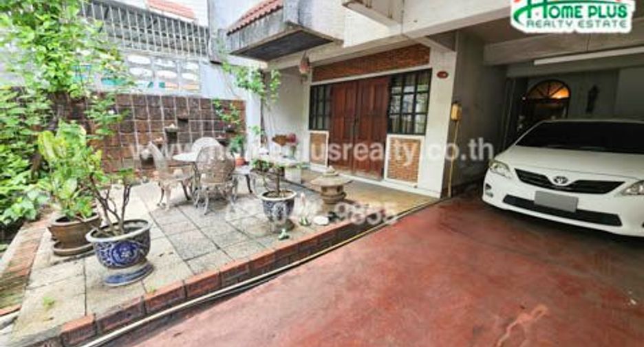 For sale 3 Beds townhouse in Pathum Wan, Bangkok